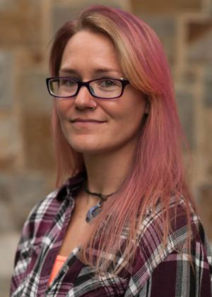 Lynn Schmidt's headshot